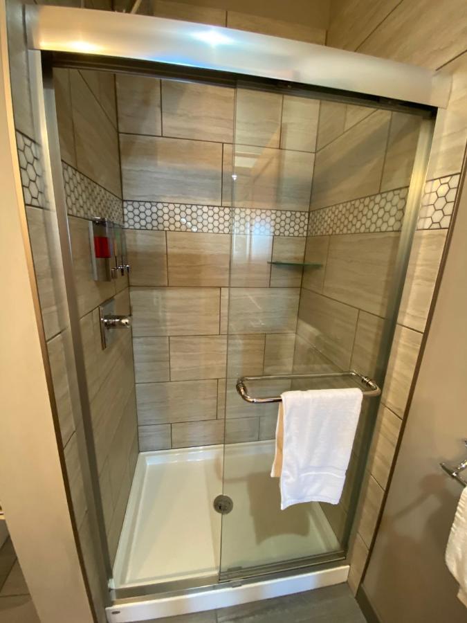 פאוול ריבר Beyond Bliss Suites & Spa מראה חיצוני תמונה