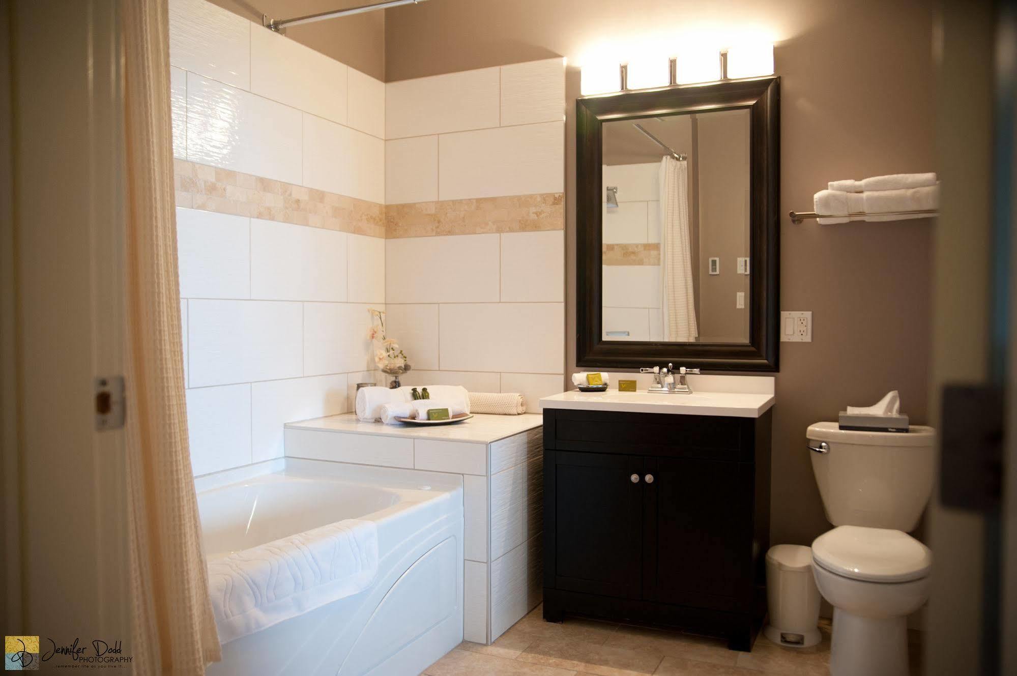 פאוול ריבר Beyond Bliss Suites & Spa מראה חיצוני תמונה